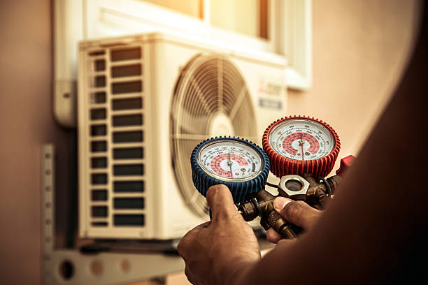 Professional Hvac Installation technician working in Clive, IA
